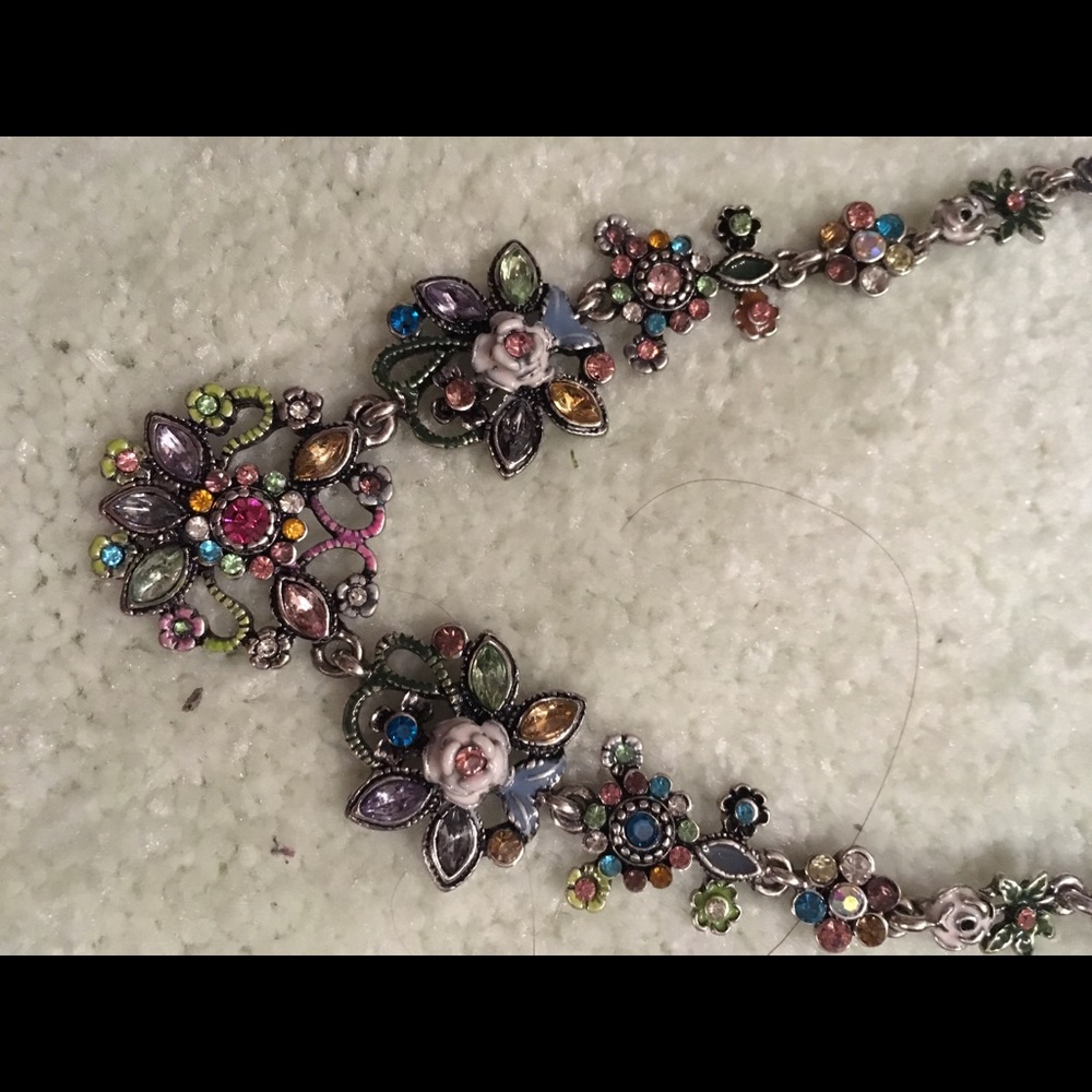 Pretty necklace - Picture 2 of 6